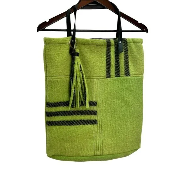 𝅺NWT Repurposed Handmade Wool Shopper Tote Green - Picture 3 of 6